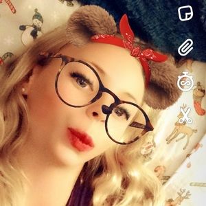 Meet your Posher, Caroline
